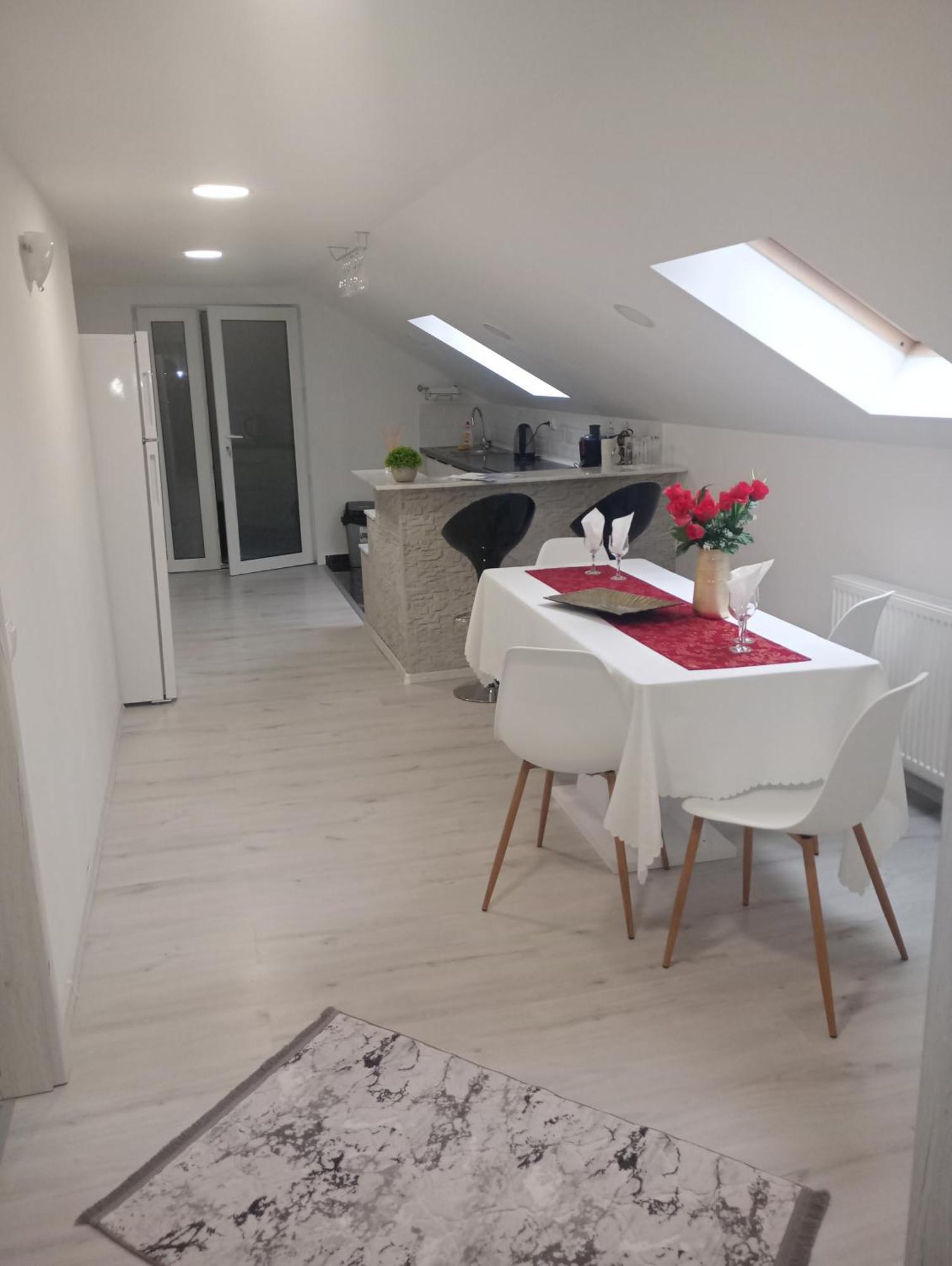Izabella Guest House Сэчеле Экстерьер фото